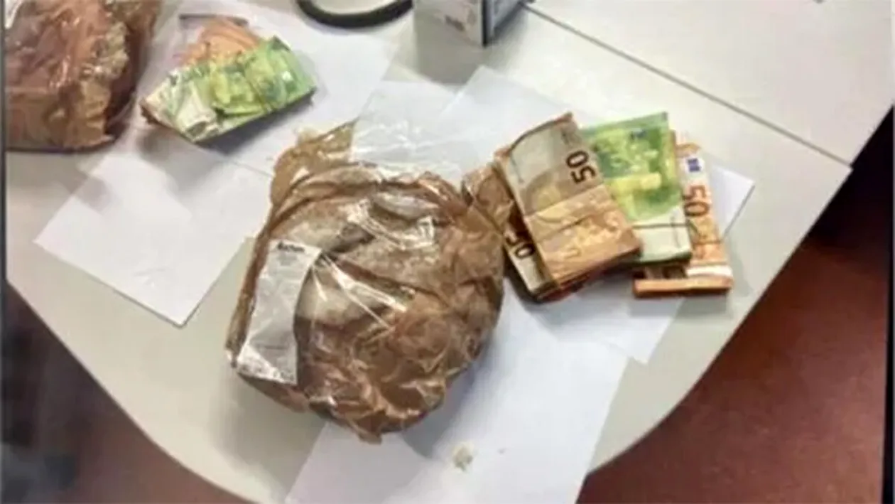 Român prins cu bani ascunși într-o pâine. Când au numărat bancnotele, polițiștilor nu le-a venit să creadă