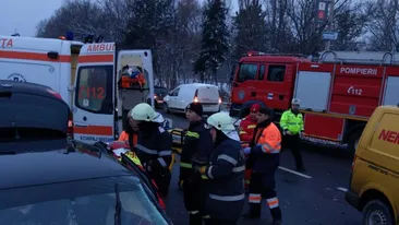 Accident în Ialomița! Două persoane au rămas încarcerate. VIDEO