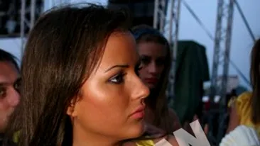 Ce aroganta! Vezi cum verifica Mihai Costea daca iubita lui e acasa! Cruduta s-a saturat sa fie pe telecomanda