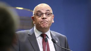 Se schimbă tot ce ştiam despre coronavirus, la vară! Raed Arafat a anunţat cum se va răspândi, de fapt, COVID-19