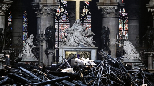 Gestul care a emoționat o lume întreagă! O fetiță de 9 ani a donat bani pentru Notre Dame