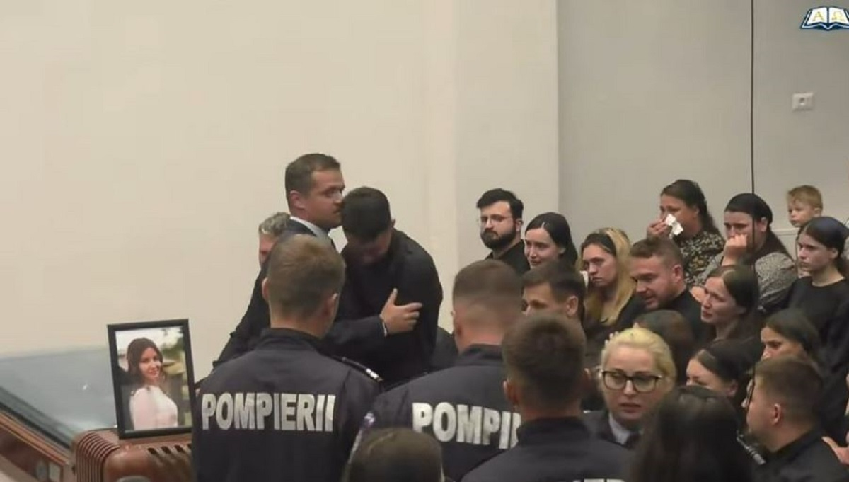 Gabriel, soțul Biancăi, nu s-a desprins de sicriul fetei/ sursă foto: captură video