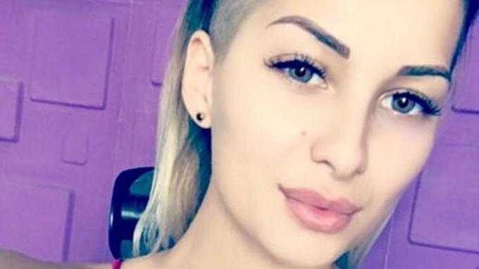 Primele imagini cu soţia ucigaşului din Oradea! Cât de bine arată femeia