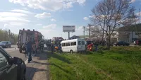 Microbuz cu 20 de persoane, implicat într-un accident în Prahova. Bilanțul victimelor