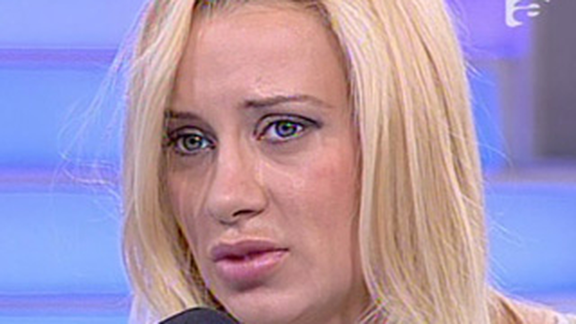 Simona Trasca traieste o drama! A plans in direct pentru ca a parasit-o iubitul si mama ei a ramas pe strazi!