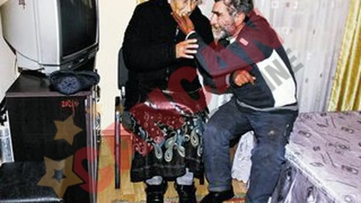 Batranii din cabinele de telefon sunt tratati regeste