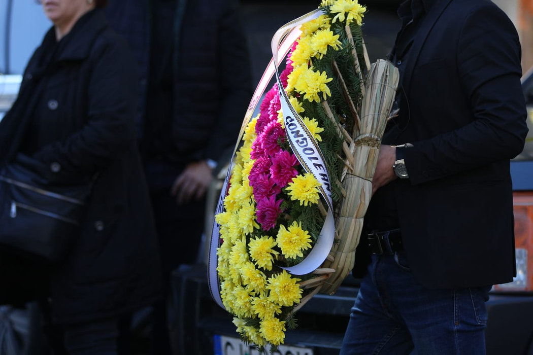 Leo Iorga, condus pe ultimul drum! Imagini exclusive de la înmormântarea îndrăgitului cântăreț
