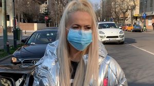 FOTO. Cum a ieșit Anda Adam pe balcon în plină pandemie de coronavirus. Masculii au înnebunit: “Vecină, dragă vecină...”
