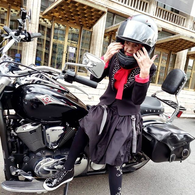 Marina Voica pe motocicletă