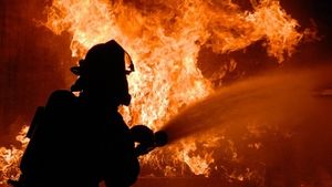 Incendiu puternic la o universitate din Bucureşti. Pompierii au intervenit de urgenţă
