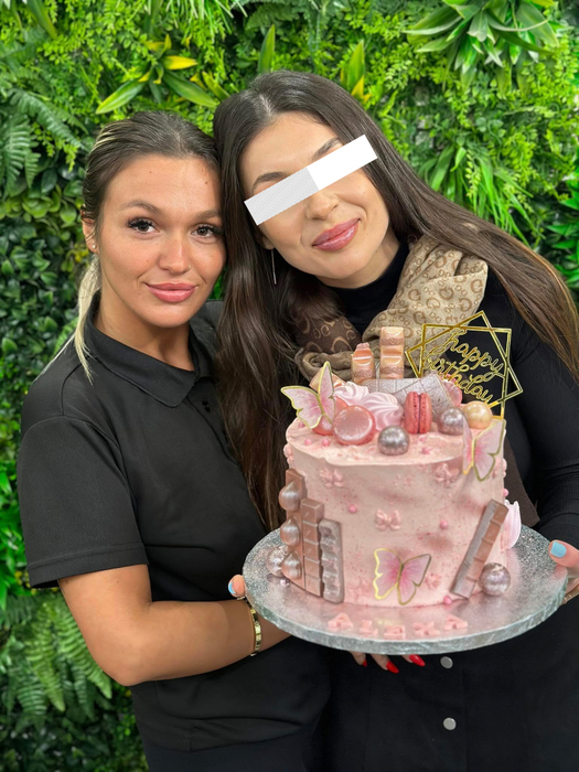 Ella a provocat un ”tsunami” la Insula Iubirii, dar stai să vezi cum arată sora ei, pe care o ține ascunsă! Alexandra poate intra ca ispită supremă în vila băieților