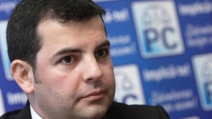 Un ministru a furat startul de Dragobete! VEZI in ce ipostaze a fost surprins politicianul!