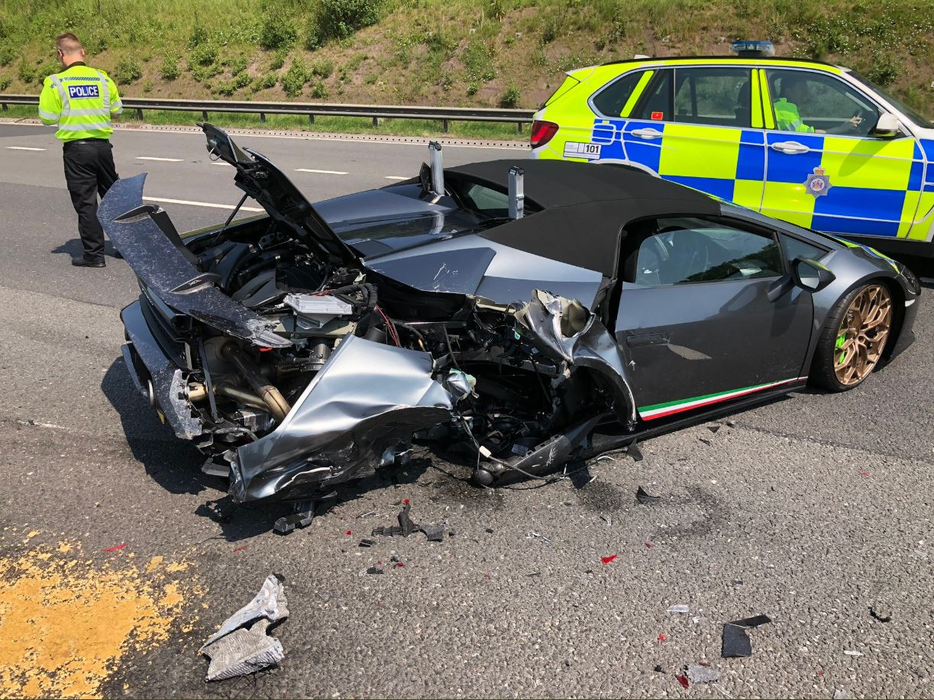 Un bărbat a făcut accident cu Lamborghini la doar 20 de minute după ce și l-a cumpărat! Polițiștii au fost uimiți când au aflat cauza incidentului rutier