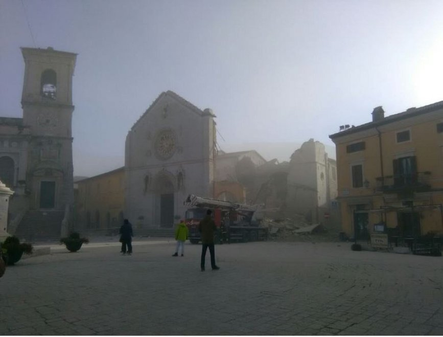 Un cutremur cu magnitudinea de 6,7 a lovit centrul Italiei!
