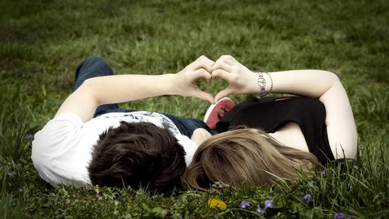 O sa razi garantat! Ce SCRISOARE DE DRAGOSTE i-a trimis un tanar din Vaslui iubitei lui: Dragă Şofronica... Continuarea e ILARA!