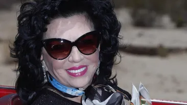 N-ai zice ca sunt rude! Ea este Mona, sora necunoscuta a lui Carmen Harra!