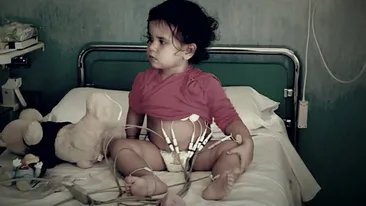 Trece prin dureri groaznice la un an si zece luni. Erica a fost diagnosticata cu o tumora rara la ochi si are nevoie de ajutor!