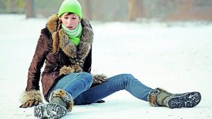Iarna, anotimpul oaselor rupte, al luxatiilor si al intinderilor musculare. Mergi la munte? Evita "durerile de sezon"!