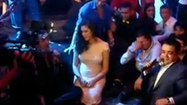 VIDEO Pepe si Adrian Minune au cantat melodii de jale la nunta artistului! Uite cum stau pe jos si cum invitatii arunca bani pe ei