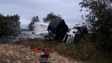 Accident grav în Prahova! O cisternă cu Kerosen s-a răsturnat peste un autoturism. A fost emisă o avertizare RO ALERT