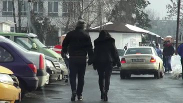 PRIMA reactie a lui Carmen Serban dupa ce a fost surprinsa alaturi de partenerul de scena: Nu ne tineam de mana