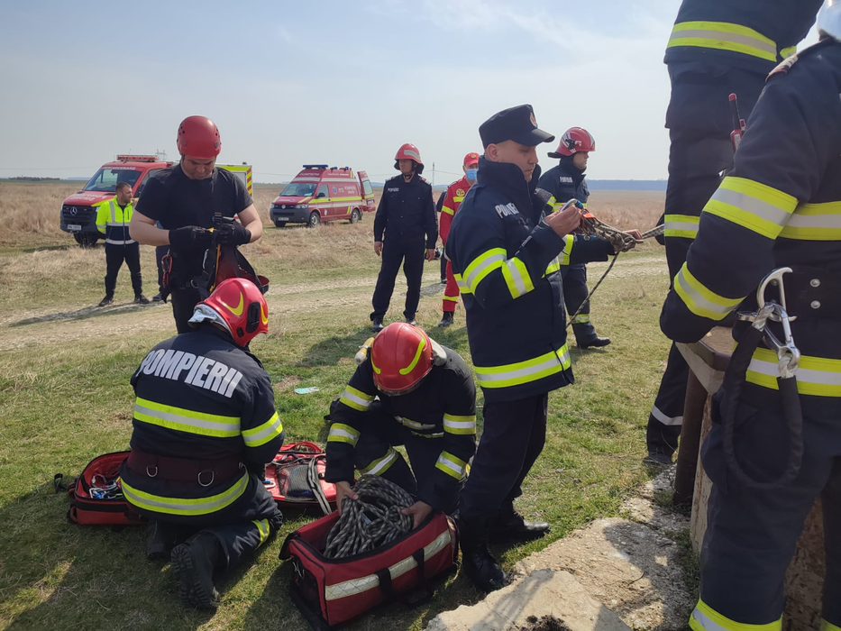 Sfârșit dramatic pentru o dâmbovițeancă. Femeia s-a aruncat în fântână