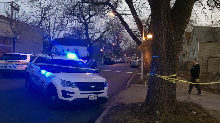 Atac armat în Chicago. Cel puțin 6 oameni, printre care și 2 copii, au fost răniți