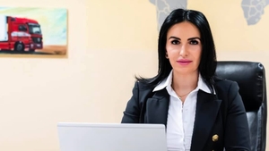 Cine este soţia milionarului care îşi doreşte să devină patron la FCSB. Loredana Apreutese a fost inclusă în Revista Forbes