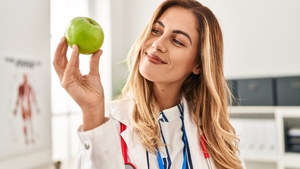 Un medic a mâncat mere timp de 7 zile! Ce s-a întâmplat imediat după experiment