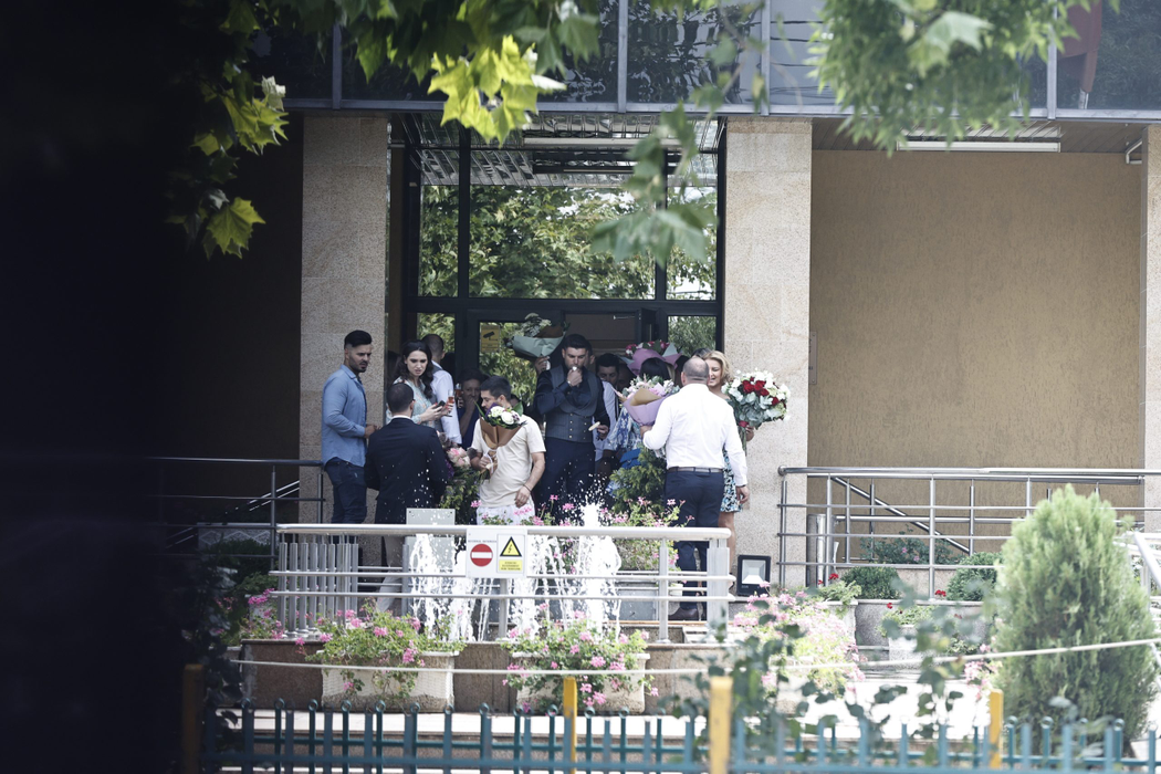 Lucian Becali și Iulia s-au cununat civil la Voluntari, iar printre invitați s-a aflat și Mihai Mincu, ginerele lui Gigi Becali