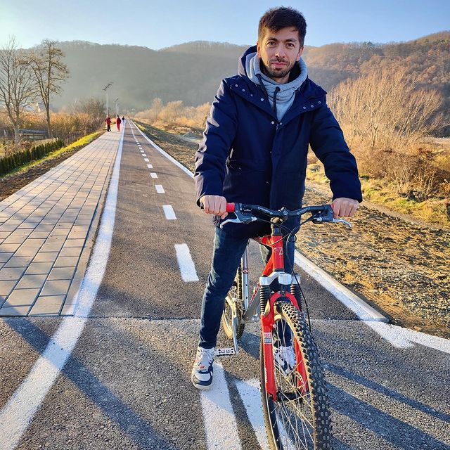 Mircea Bravo trebuia să devină avocat, dar a ales cariera de entertainer / (Foto: Instagram)