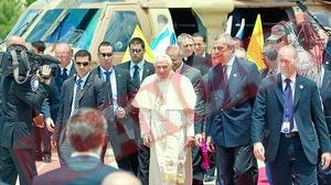 Papa, pazit de 80.000 de politisti