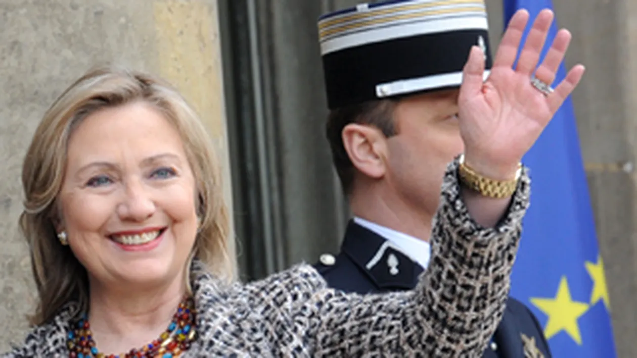 Uite ce gafa a facut Hillary Clinton! L-a prezentat pe ministrul francez de externe ca presedinte!