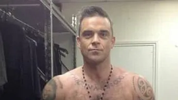 Alex Velea si Connect-R o sa isi infiga unghia in gat cand o sa vada poza asta! Plin de tatuaje, musculos si puternic! El este cel mai sexy viitor tatic din showbiz!