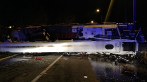 Un bărbat a murit după ce s-a răsturnat cu o automacara, la intrare în Iași. Traficul este blocat