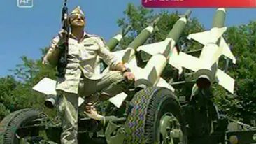 VIDEO Catalin Botezatu ii ameninta cu arma pe concurentii de la Burlacita: Esti pe un teren minat, iti spun eu!