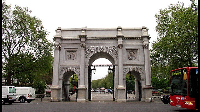 Zeci de romani de etnie roma fac haos in Londra!