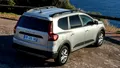 Cum transformi o Dacia Jogger într-un camper în doar 4 minute. Soluția de 1.400 de lei apărută pe OLX