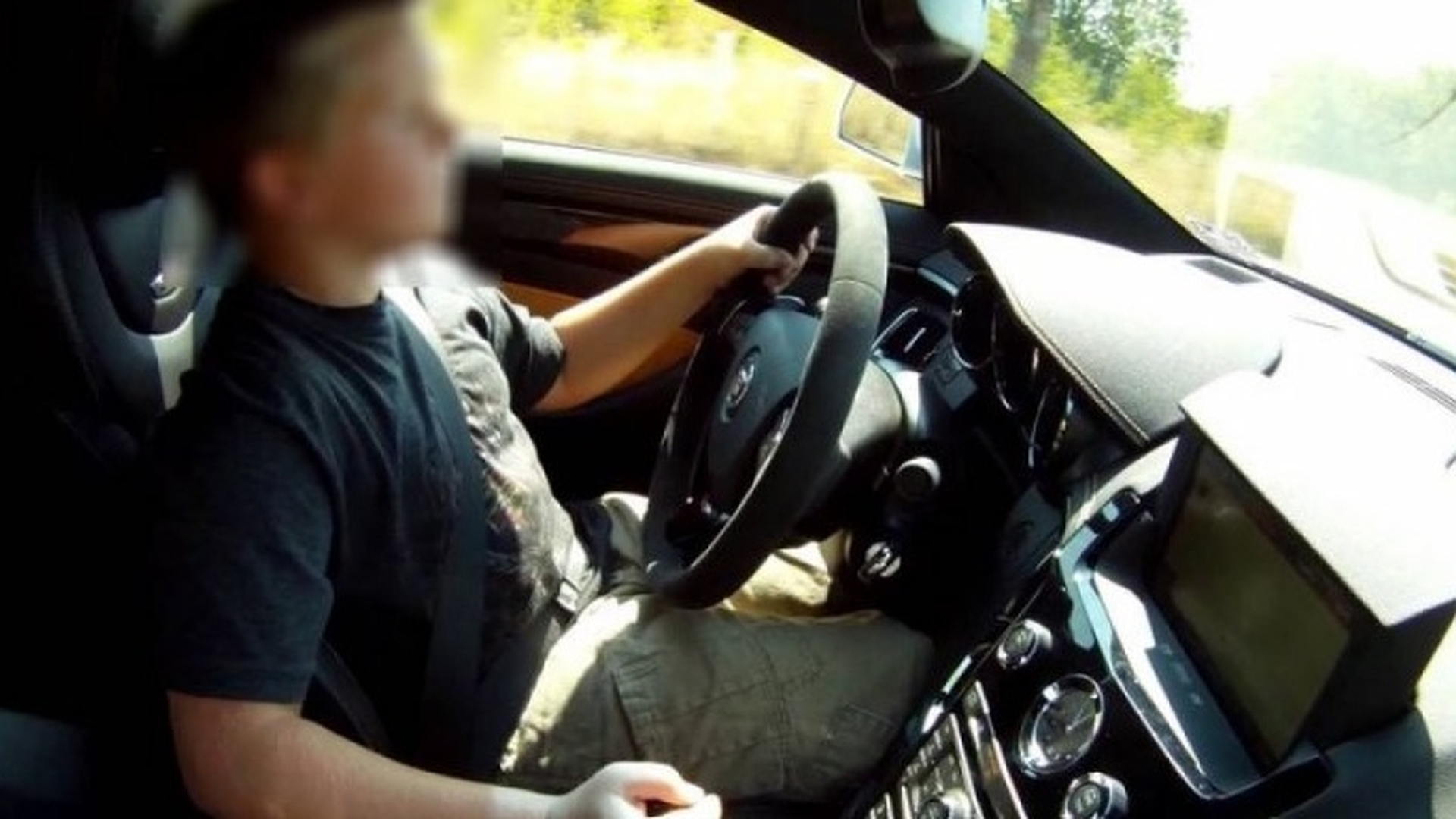 Băiat de 11 ani, prins de polițiști conducând mașina, pe un drum din Prahova