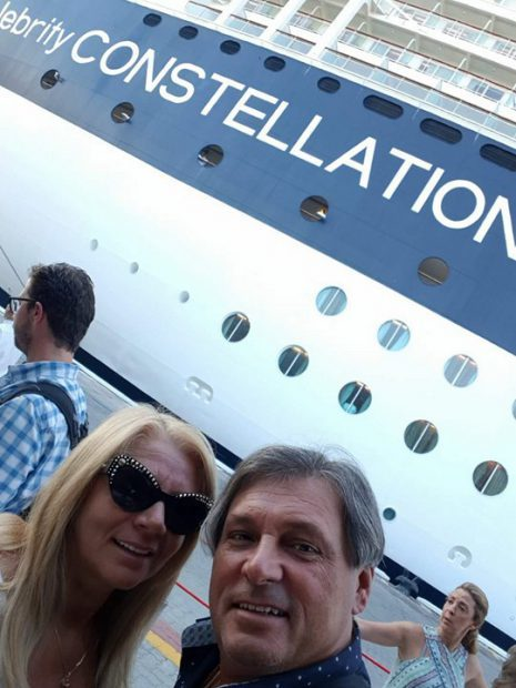 Revelion cu surprize! Cornel Galeş şi blonda Vivi s-au căsătorit după ”ritul” indian