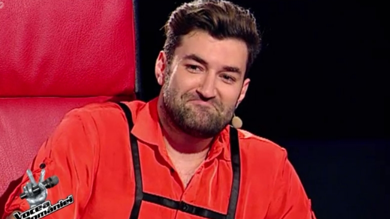 Imaginile de care femeile nu se pot sătura! Smiley a pozat GOL! Vezi cine e femeia care i-a atins trupul în pictorial
