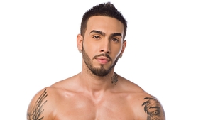 Alex Velea a tras la sala pana a ajuns sa arate asa! Cantaretul s-a pregatit pentru perioada estivala: "O sa fiu paranormal"
