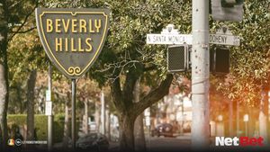 (P) Actorii din Beverly Hills 90210 s-au reunit la 90s Con