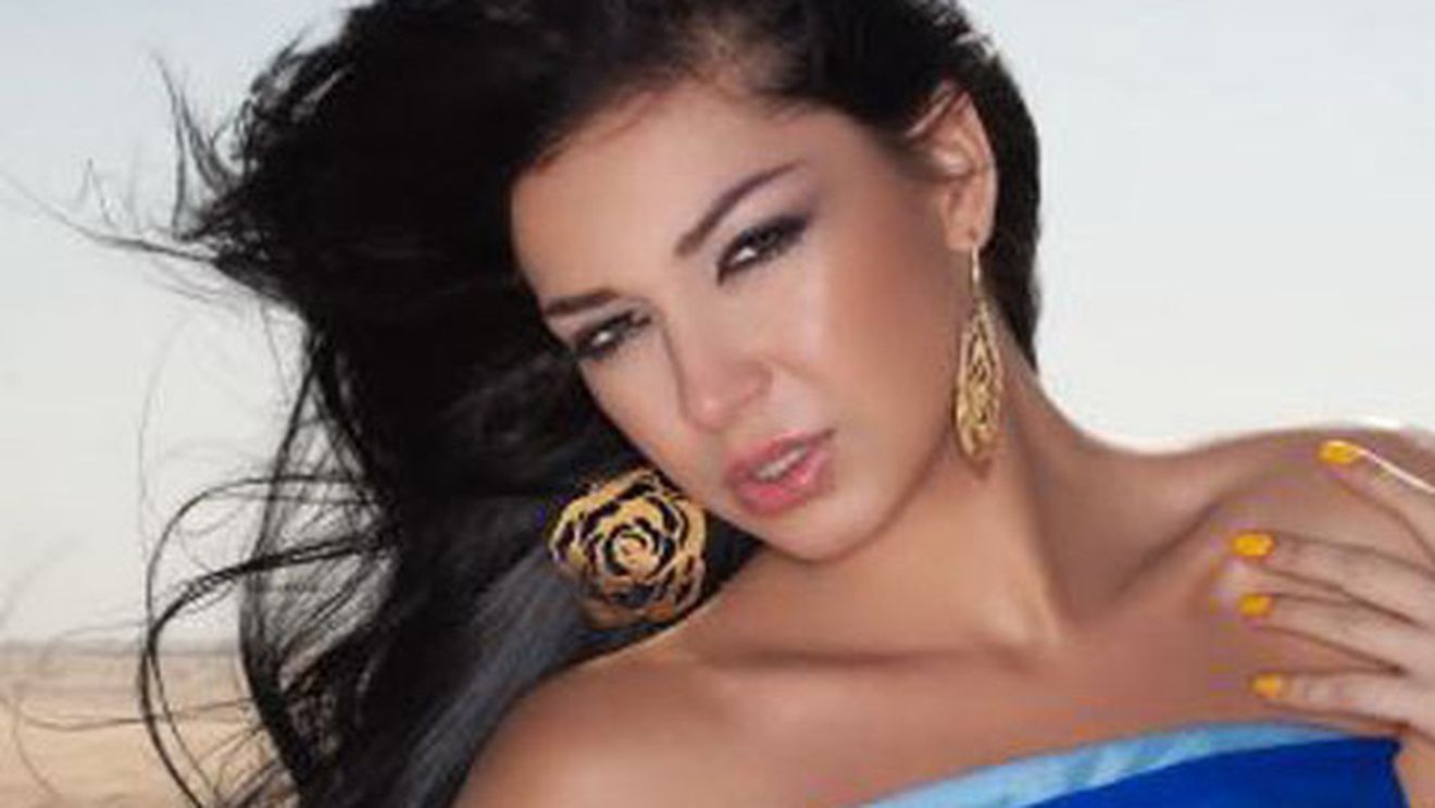 O mai ştii pe ELENA IONESCU? Fosta solistă de la MANDINGA e complet transformată! A rămas doar în costum de baie şi...