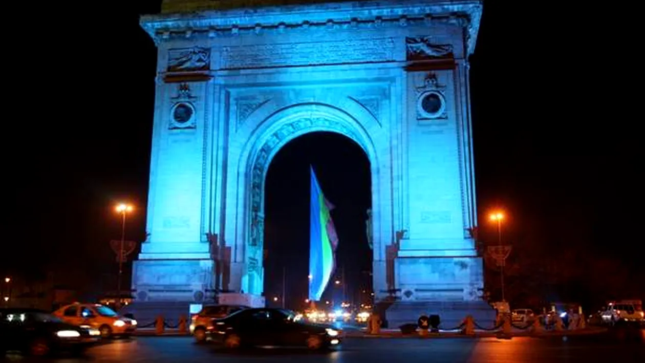 Arcul de Triumf iluminat arhitectural în albastru de Ziua Internațională de Conștientizare a Autismului - 1 aprilie 2019, București