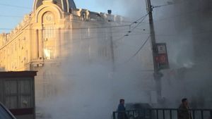 Circulaţie restricţionată spre Gara de Nord! Toată zona a fost acoperită de un abur dens