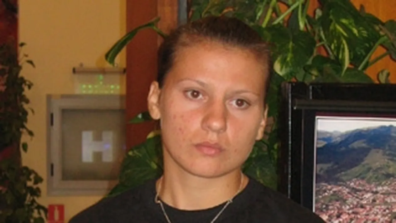 O campioana nationala la box din Suceava care si-a vazut antrenorul murind in ring este ajutata de un oras intreg sa mearga la Europene