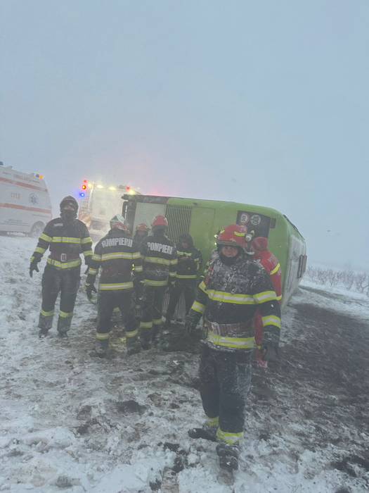 Cod roşu în România! Românii, sfătuiţi să stea în case! Drumuri închise şi fenomene meteo extreme. Încă 6 județe sunt vizate de vreme rea