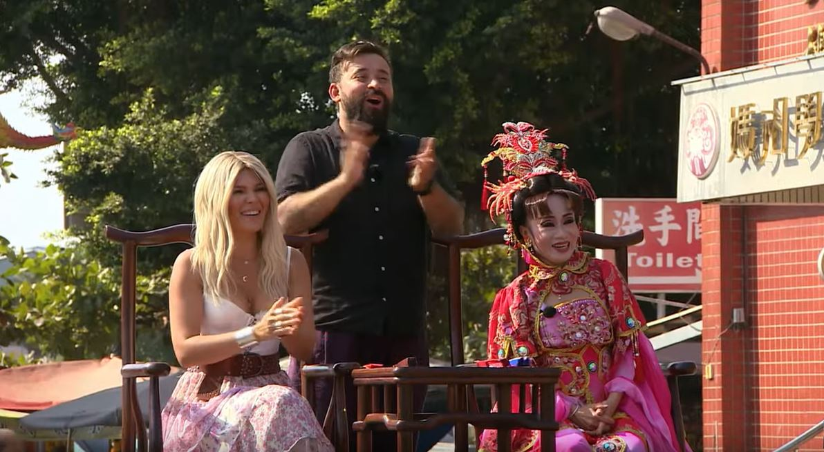 Scene incredibile difuzate de Antena 1, de la Asia Express! Alex Abagiu l-a sărutat pe Radu Vlăduţ. Gina Pistol, reacţie surprinzătoare