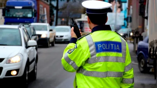 Poliţiştii de pe radar încătuşaţi în timpul serviciului! Au fost prinși în zona Pădurea Sarului, unde luau şpagă de la şoferi